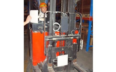 超高頻UHF智能叉車專用藍(lán)牙閱讀器UR6259